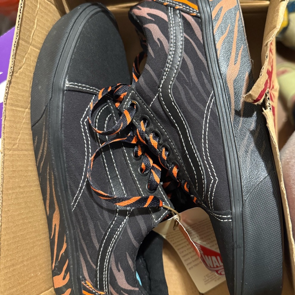 Vans x discovery